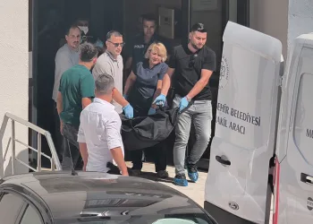 Eski sevgilisini silahla öldürdükten sonra aynı silahla kendini vurdu