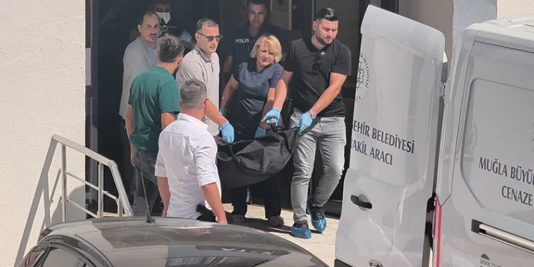 Eski sevgilisini silahla öldürdükten sonra aynı silahla kendini vurdu