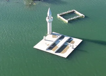 Kars’ta sular çekildi, eski köy ortaya çıktı