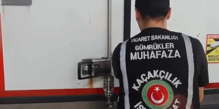 Kapıkule Gümrük Kapısı’nda 79 bin adet kaçak ürün ele geçirildi
