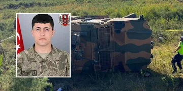 Askeri araç devrildi: Bir asker şehit oldu, 2 asker yaralandı