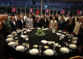 Bursalı kantinciler ve siyasetçiler yemekte toplandı