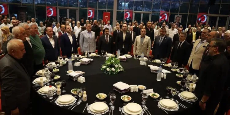 Bursalı kantinciler ve siyasetçiler yemekte toplandı
