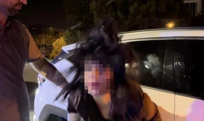 Polise direnen, gazeteciye tüküren alkollü kadın tutuklandı