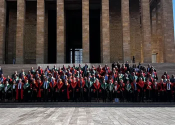 Yargıtay üyeleri, adli yılın açılışı dolayısıyla Anıtkabir’i ziyaret etti