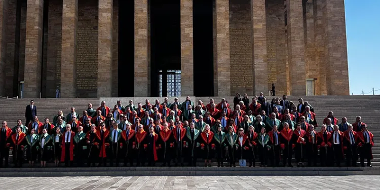 Yargıtay üyeleri, adli yılın açılışı dolayısıyla Anıtkabir’i ziyaret etti