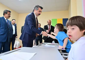 Oktay Yılmaz, özel öğrencilerin heyecanına ortak oldu