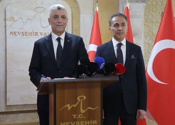 “Türkiye zorlu şartlara rağmen ekonomisini büyütmeye devam ediyor”