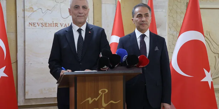 “Türkiye zorlu şartlara rağmen ekonomisini büyütmeye devam ediyor”