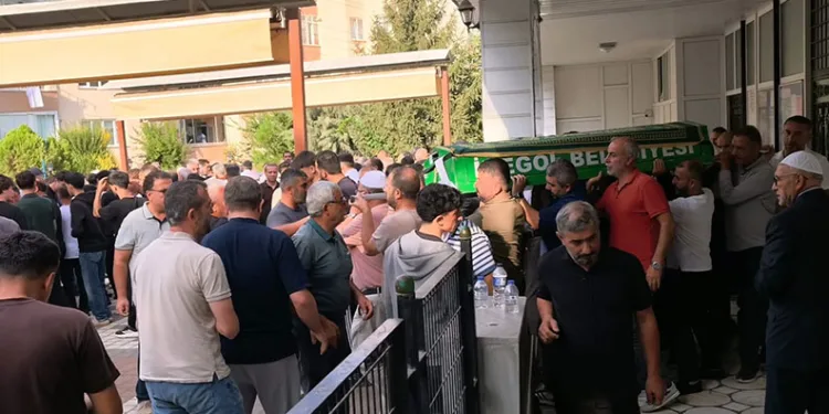 TIR kazasında hayatını kaybeden gençler son yolculuğuna uğurlandı