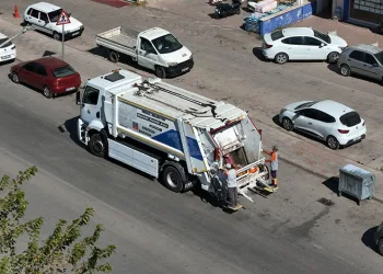 Elektrikli çöp kamyonu İnegöl sokaklarında test edildi