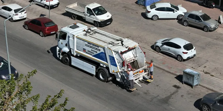 Elektrikli çöp kamyonu İnegöl sokaklarında test edildi