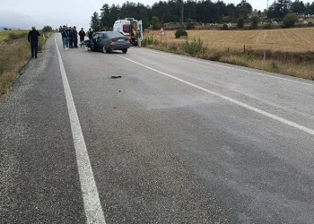 Kastamonu’da otomobiller kafa kafaya çarpıştı: 5 yaralı
