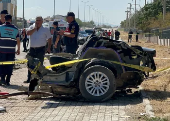 Elazığ’da feci kaza! Otomobil ikiye bölündü: 2 ölü, 2 yaralı