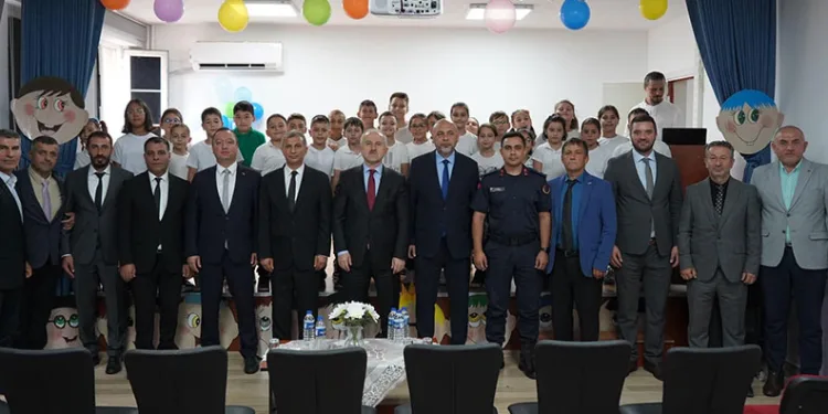 Belediye Başkanı Aydın İlköğretim Haftası Kutlamalarına Katıldı