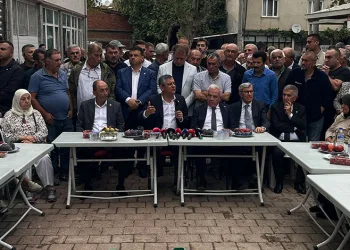 Özgür Özel, Bursa’da çiftçilerle bir araya geldi
