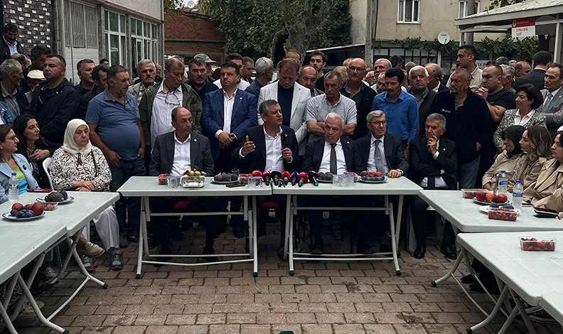 Özgür Özel, Bursa’da çiftçilerle bir araya geldi