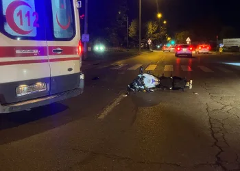 Bursa’da kavşakta motosiklet kazası: Aday sürücü ağır yaralandı