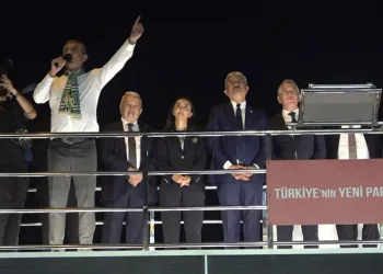 Özgür Özel: “Barış içinde kardeşçe yaşamayı vaat ediyoruz”
