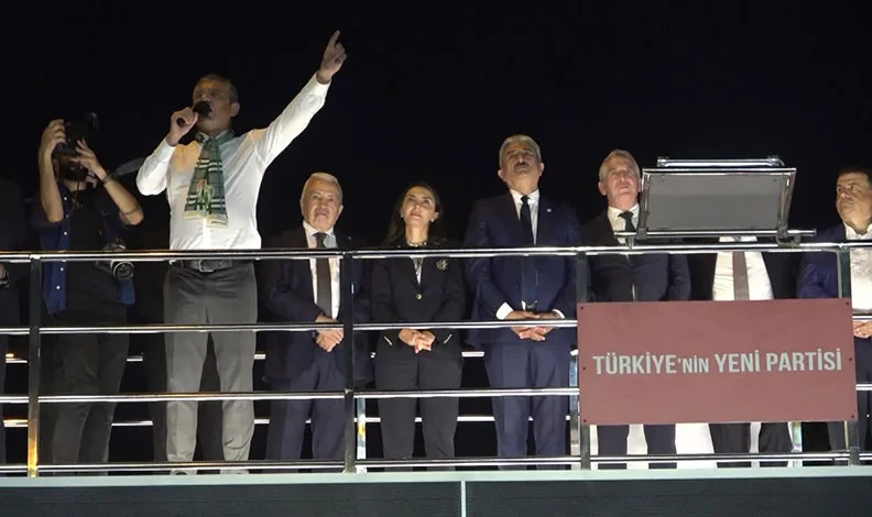 Özgür Özel: “Barış içinde kardeşçe yaşamayı vaat ediyoruz”