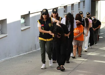 Adana merkezli fuhuş operasyonu: 17 tutuklama