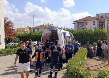 Bursa’da mutfaktan çıkan yangında 4 kişi dumandan etkilendi