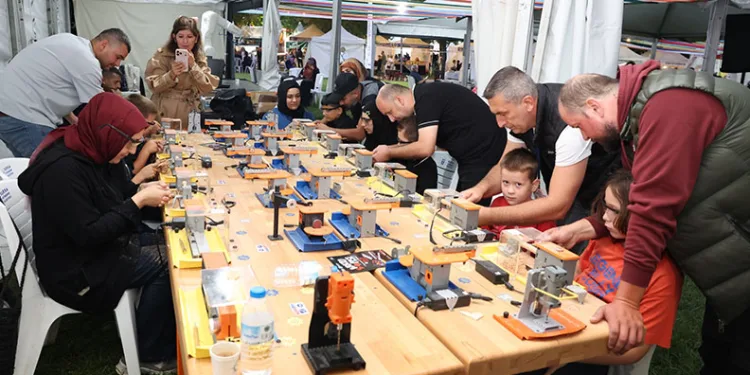 Festivalde çocuklar hem eğlendi hem spor yaptı