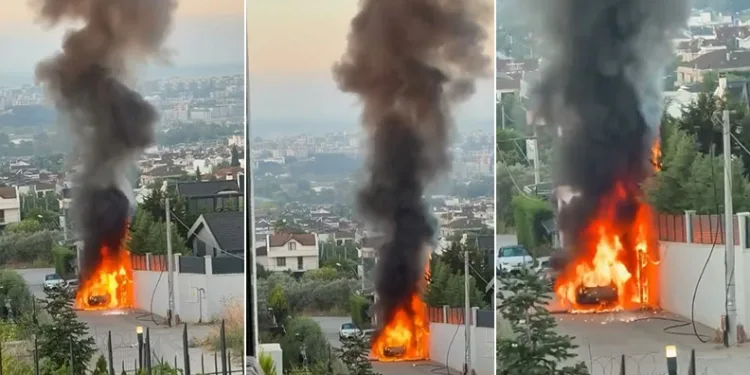 Park halindeki araç alev alev yandı