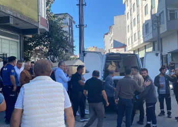 Tartıştığı eşini bıçakla öldürdü