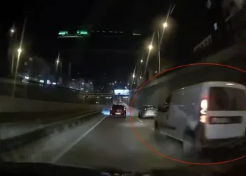 Makas atarak trafiği tehlikeye attı