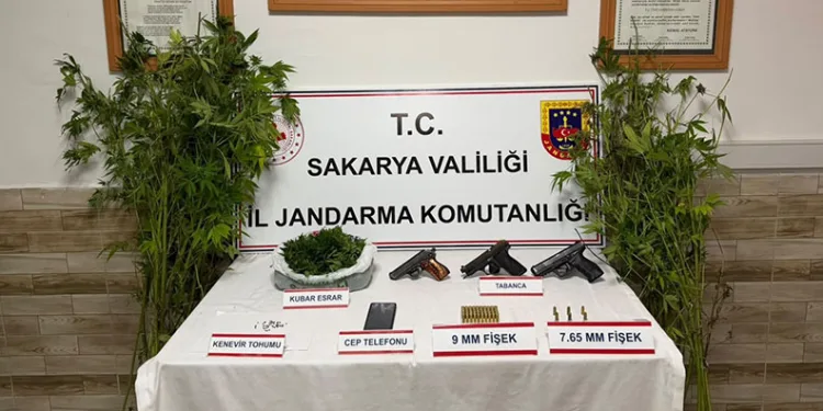 Sakarya’nın 3 ilçesinde uyuşturucu operasyonu: 4 tutuklama