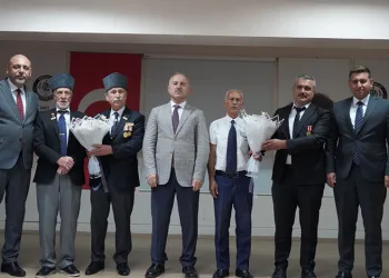 Bekir Aydın Gaziler Günü Programında Öğrencilerle Bir Araya Geldi