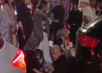 Sultangazi’de 3 aracın karıştığı zincirleme trafik kazasında 5 kişi yaralandı
