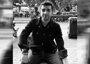 Bursa’da iki otomobil kafa kafaya çarpıştı: 1 ölü, 1 ağır yaralı