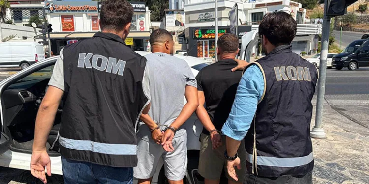 Bodrum’da kırmızı bültenle aranan şüpheli sahte kimlikle yakalandı