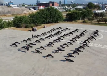 Bursa’da itfaiyeci adaylarının zorlu eğitimi komandoları aratmıyor