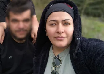 Tartıştığı eşini pompalı tüfekle sokak ortasında öldürdü
