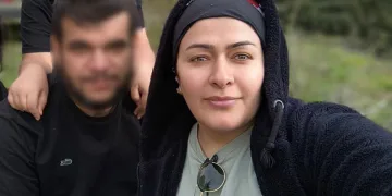 Tartıştığı eşini pompalı tüfekle sokak ortasında öldürdü