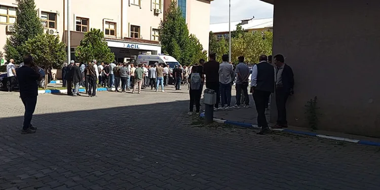 Bingöl’de kafası asansöre sıkışan öğrenci yaralandı
