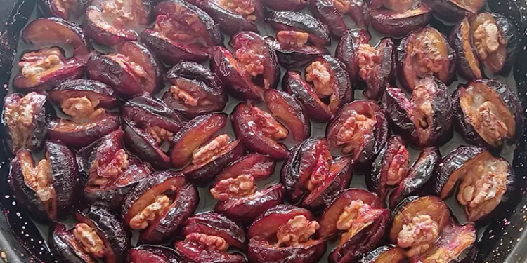 Dalında 4 liraya düşen ton eriği kışlık tatlıya dönüşüyor