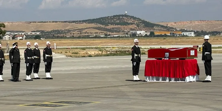 Görev başında rahatsızlanarak şehit olan asker memleketine uğurlandı