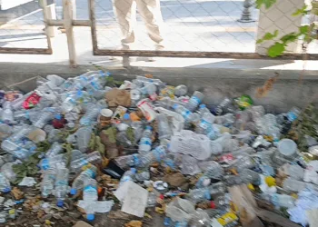 Boş araziyi çöp yuvasına döndürdüler