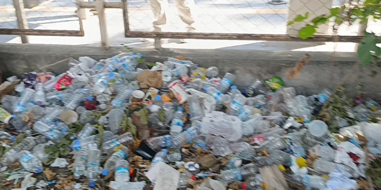 Boş araziyi çöp yuvasına döndürdüler