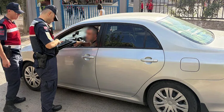Gemlik’te jandarmadan okul çevrelerinde sıkı denetim