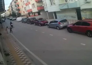 Bursa’da aniden yola çıkan çocuğa motosiklet çarptı