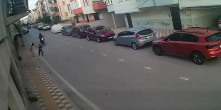 Bursa’da aniden yola çıkan çocuğa motosiklet çarptı