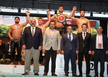 Büyükşehir güreşçisinden Cumhurbaşkanlığı Kupası’nda üçüncülük başarısı