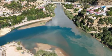 Tunceli’de iki nehir, yağış sonrası iki farklı renge büründü