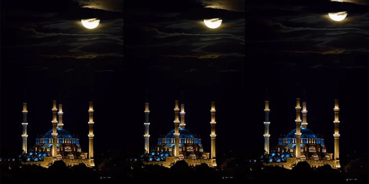 Selimiye Camii, parçalı dolunay manzarasıyla mest etti
