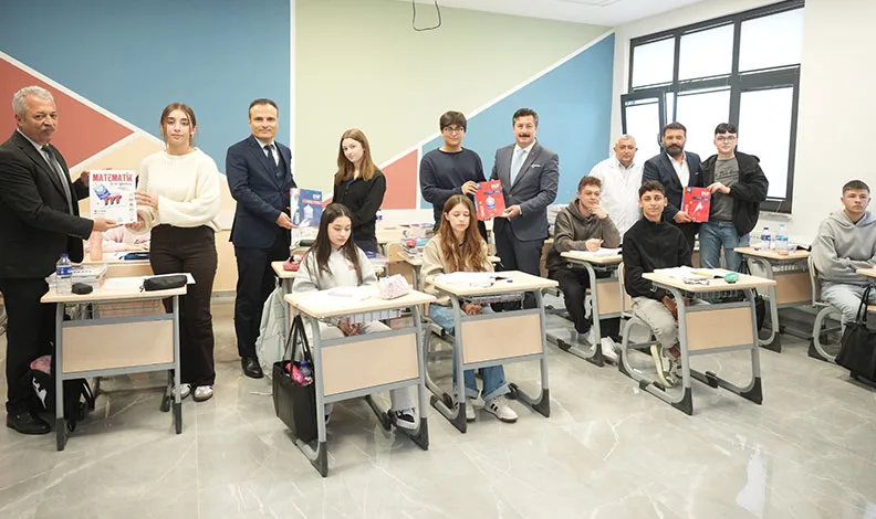 Yenişehir’de üniversite adaylarına 3 bin kitap desteği